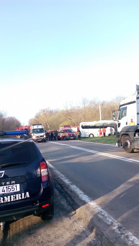 UPDATE/ Accident grav în Teleorman, pe DN6. O persoană a murit, alte 9 au ajuns la spital (FOTO)