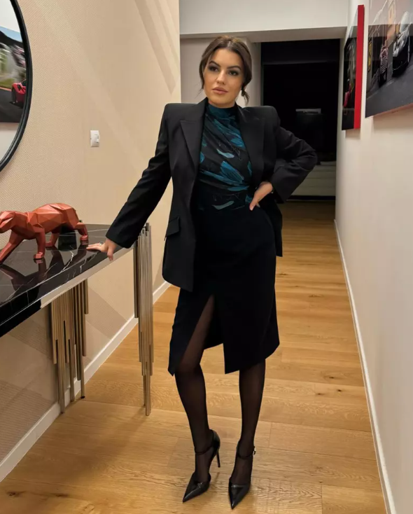 Romina Gingașu, soția lui Piero Ferrari, și-a cumpărat bolid de lux de 900.000 de euro. „Stilul meu 100%!”