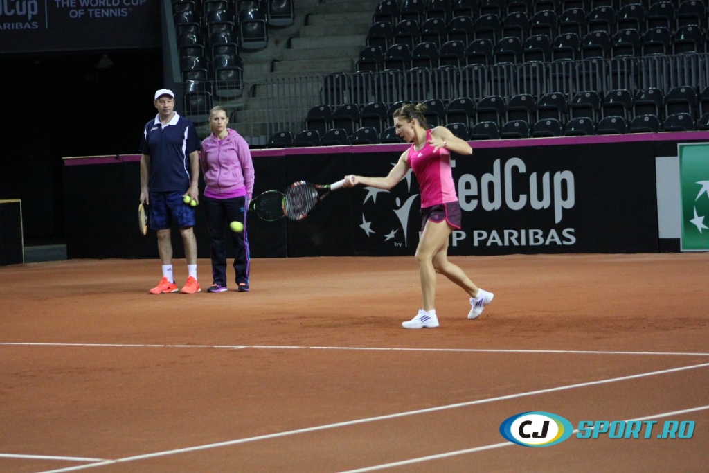 Fed Cup. Simona Halep a intrat în sală. Imagini de la primul antrenament al liderului României
