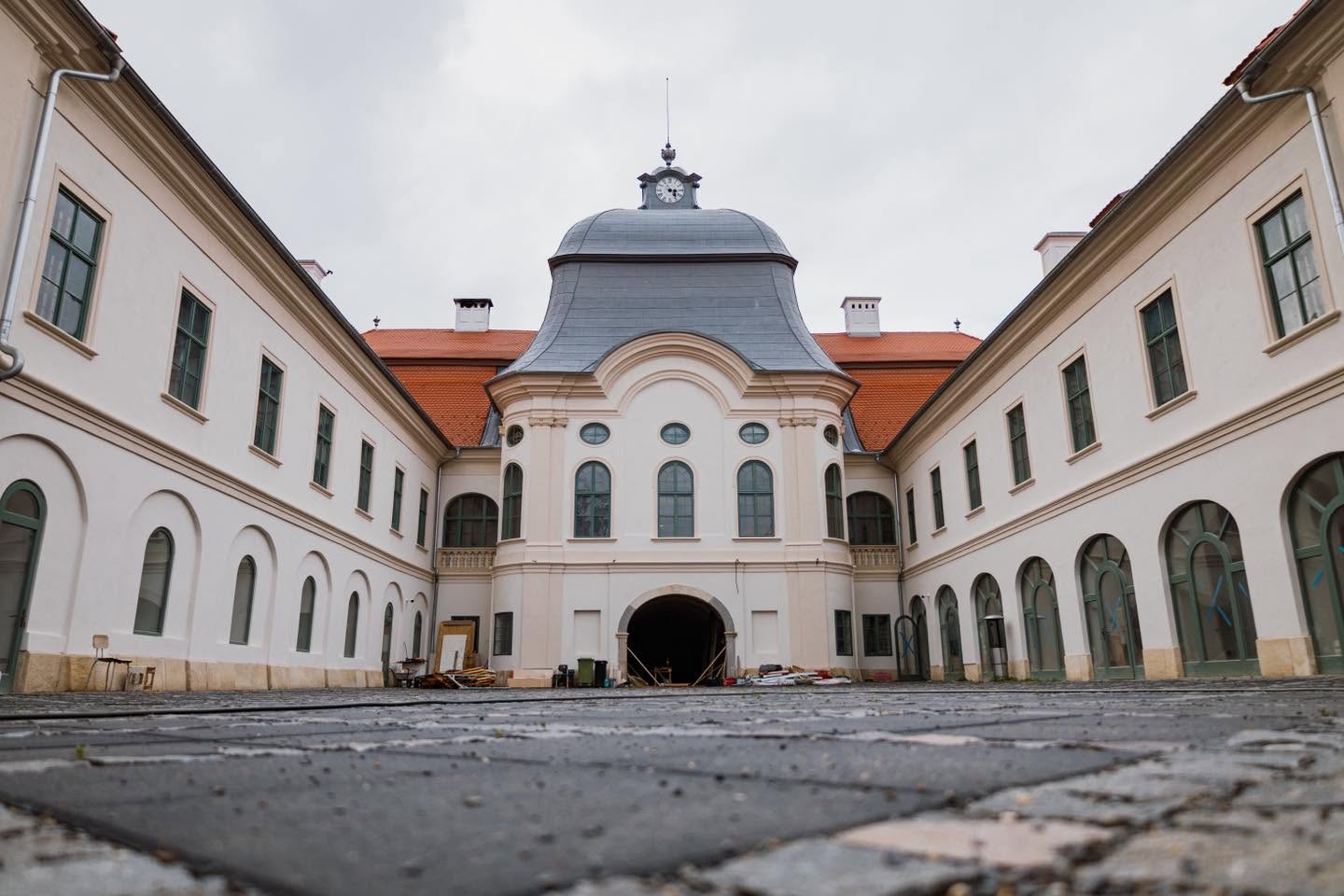 S-a redeschis Castelul Teleki: „Comoara Mureșului” care măsoară timpul în 52 de camere și 365 de ferestre