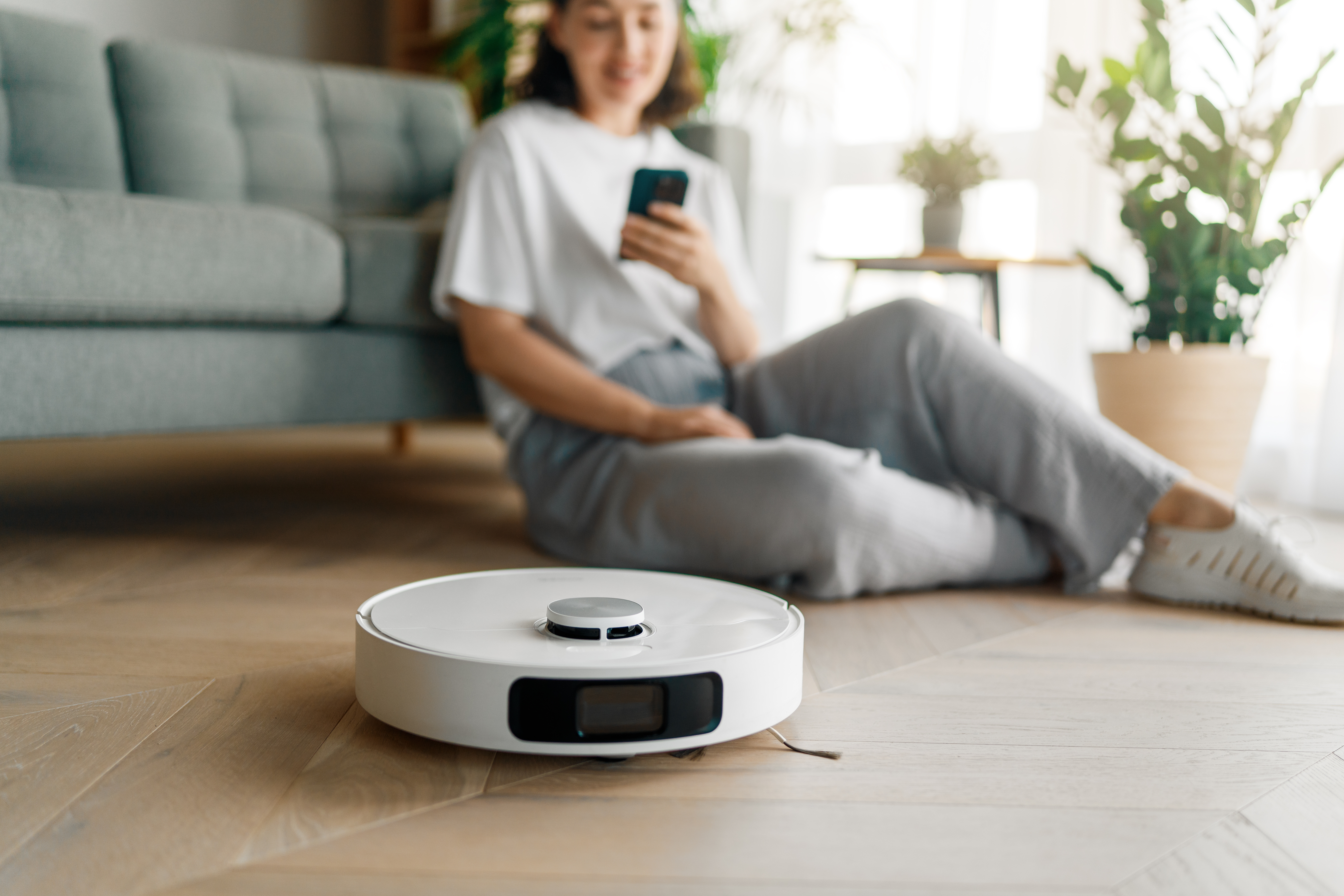 Ten robot robi za ciebie najgorszą część sprzątania. Odkurza i mopuje jednocześnie