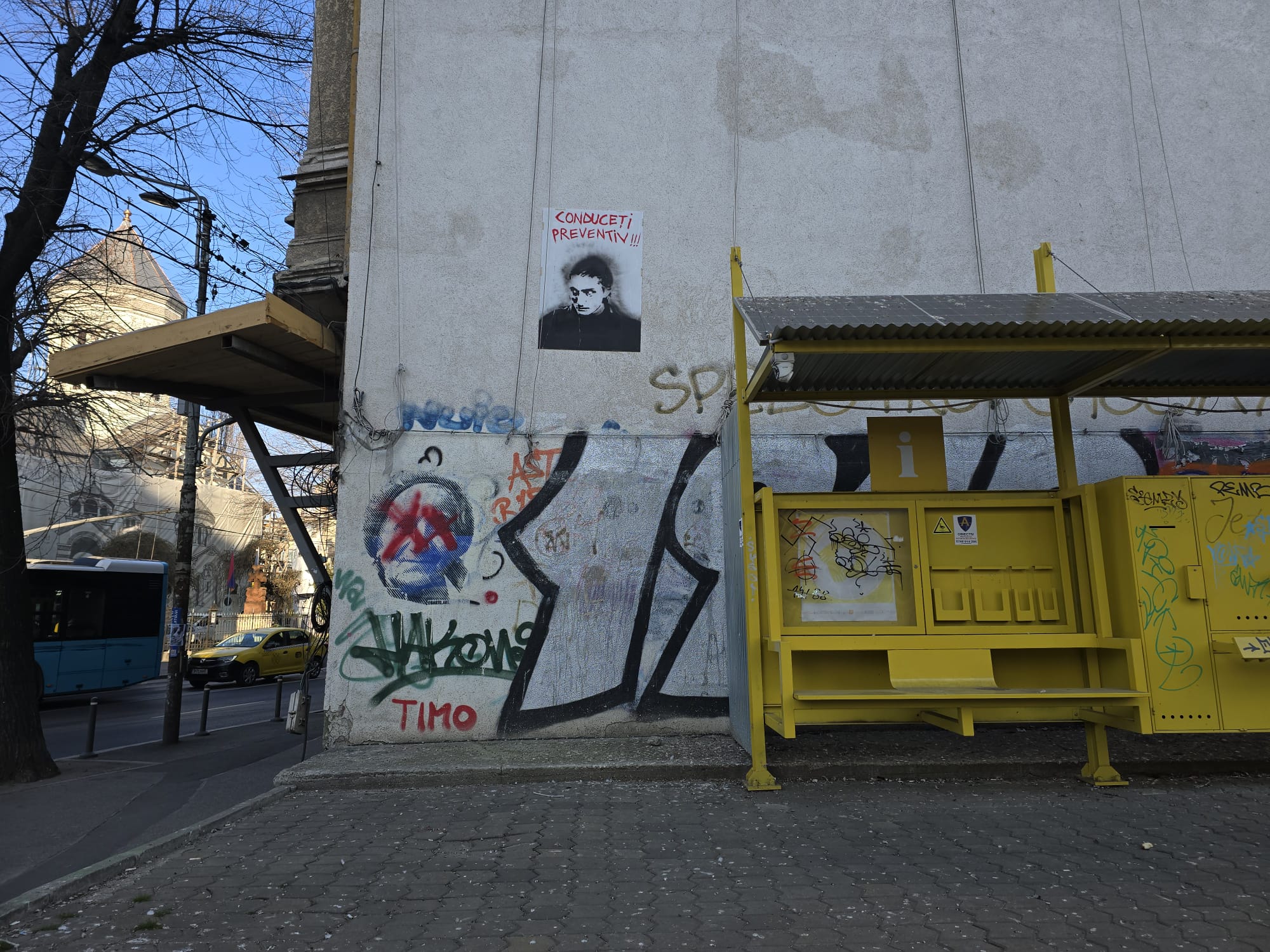 Graffiti în București cu Vlad Pascu, autorul cumplitului accident de la 2 Mai: „Conduceți preventiv!”