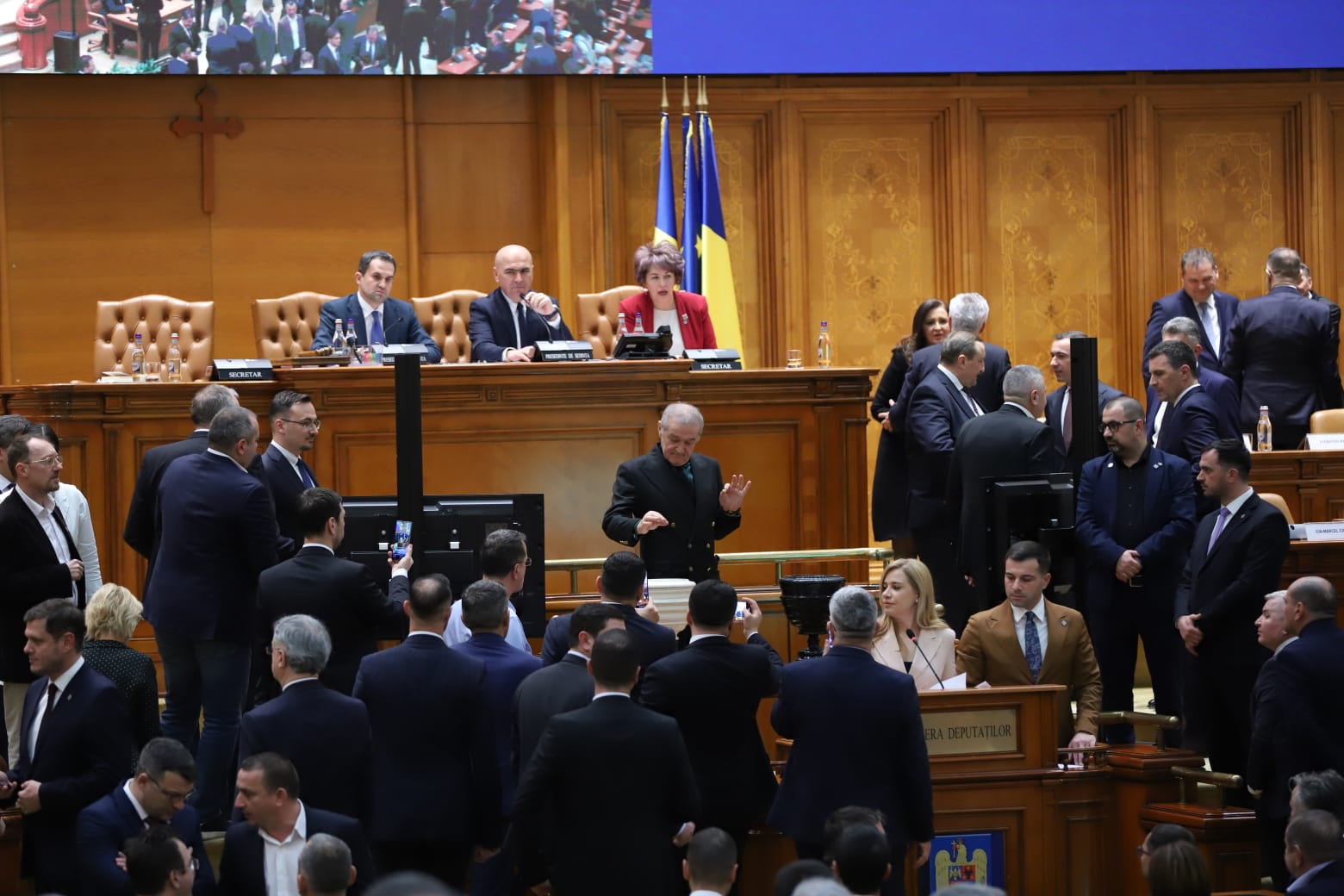 Guvernul Ciolacu 2, învestit după audieri- fulger. Puterea a tremurat până în ultimul moment. Ce nu s-a văzut la televizor | Reportaj