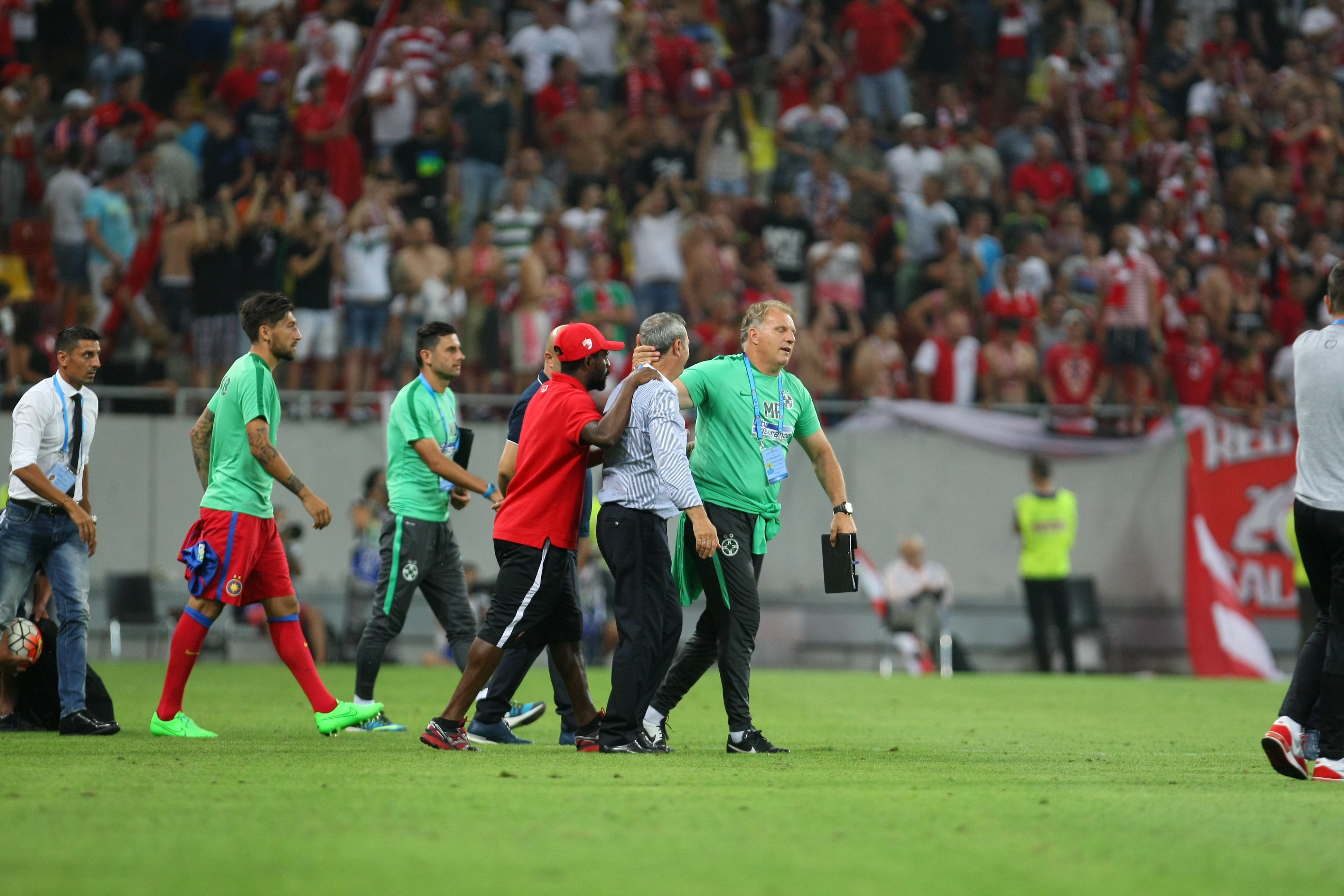 ZEROic! Steaua, blocată de Dinamo, după un derby intens, dar nul. Niște reumatici care au vrut să dea totul. Tribunele n-au reușit să înscrie în locul lor! / SUPER GALERIE FOTO