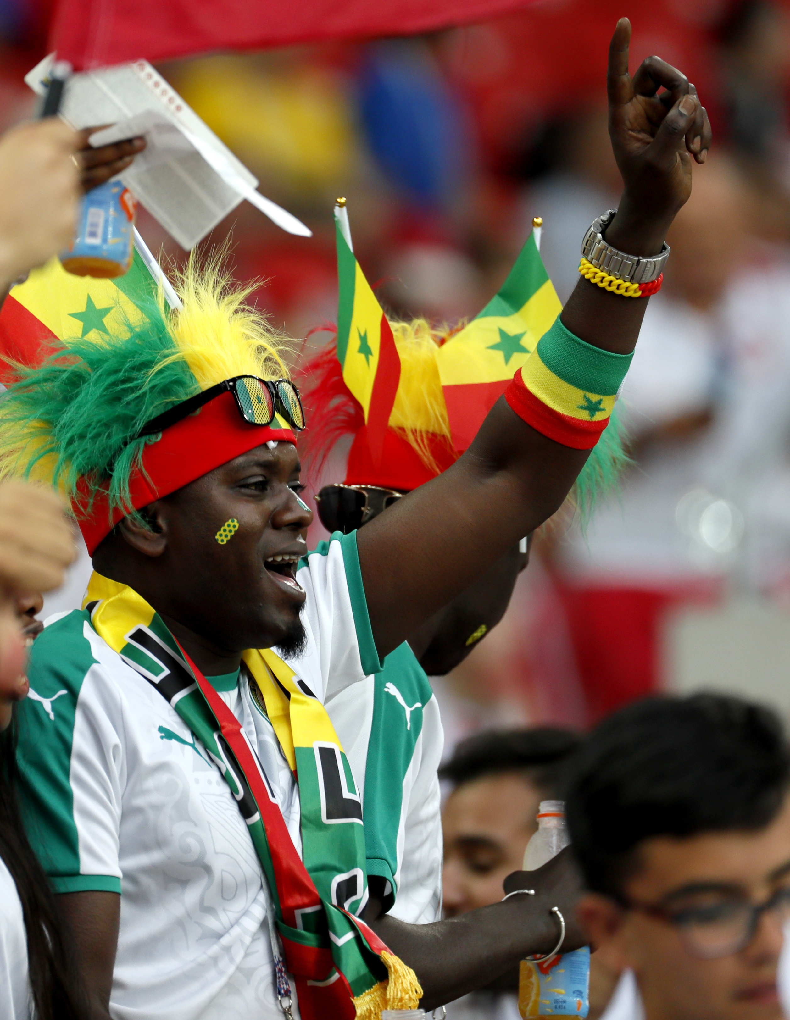 Cei mai frumoși fani de la Campionatul Mondial de fotbal Rusia 2018 sunt senegalezii! N-au apelat la ”voodoo”, ba au făcut curat pe stadion pe locurile pe care au stat!