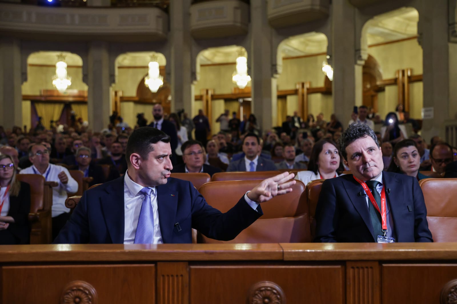Nicușor Dan vs George Simion. Ce au spus la prima confruntare înaintea turului 2 al alegerilor prezidențiale, la Congresul BNS