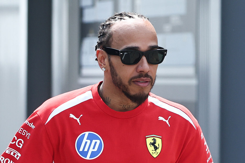 Lewis Hamilton és Kim Kardashian mesés környezetben vacsorázott – fotó