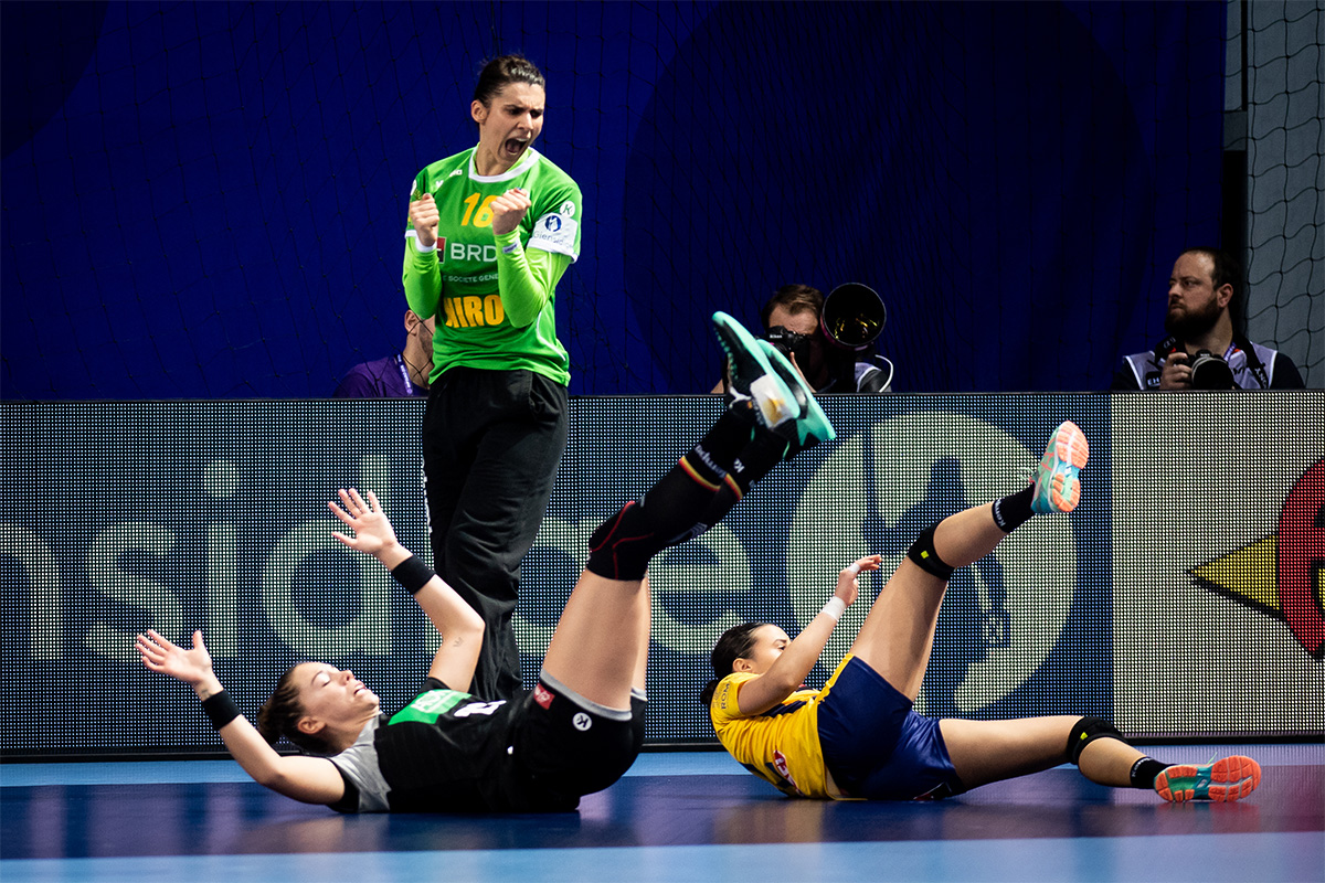 Denisa Dedu, matematicianul din poarta naționalei de handbal a României: ”Calculez mai repede traseele șuturilor adversarelor”
