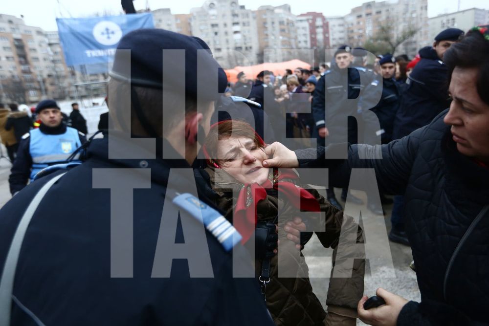 Imagini inedite surprinse de fotoreporterii Libertatea la slujba de sfințire a Catedralei Mântuirii Neamului