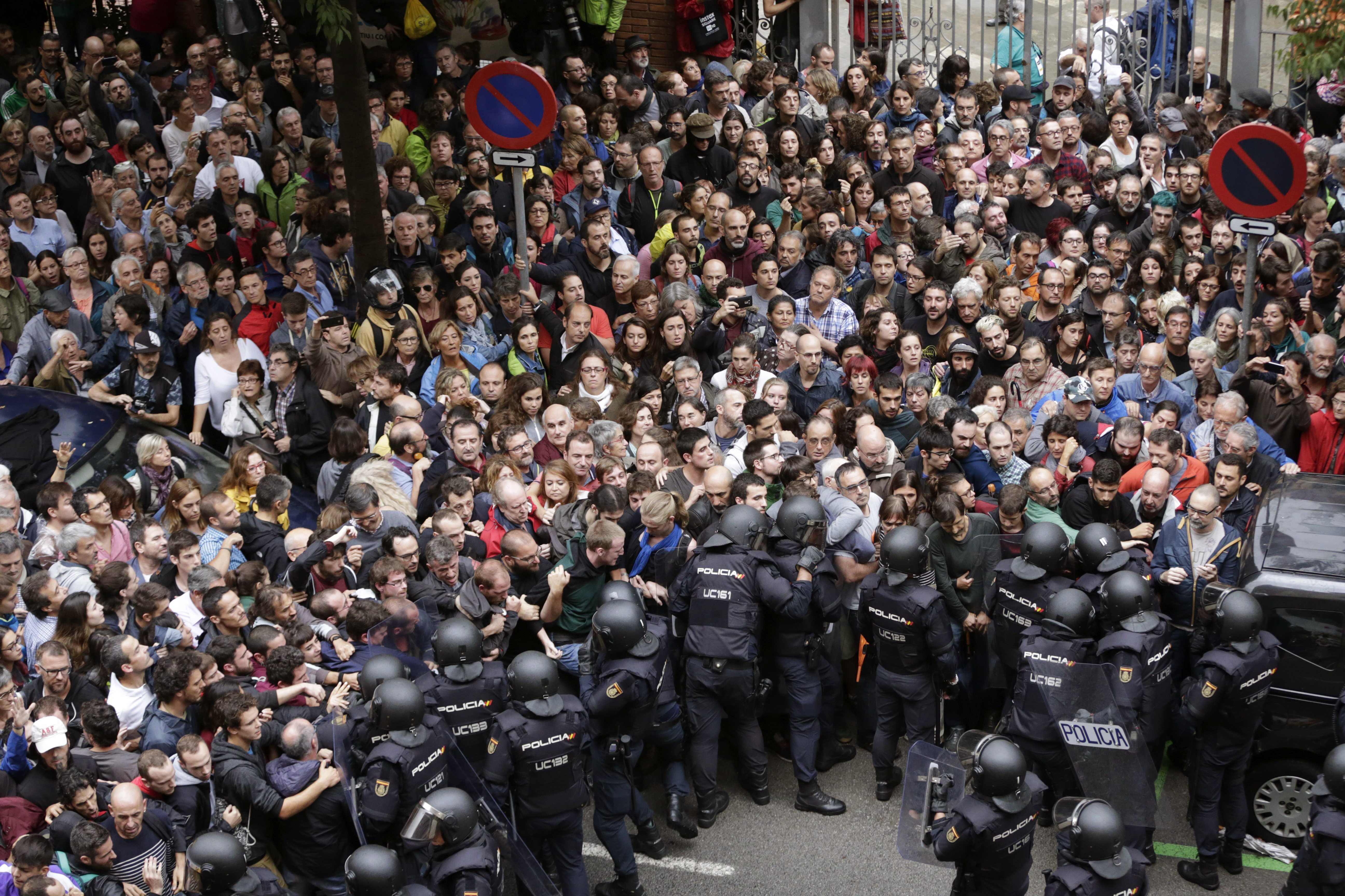 VIDEO | Referendumul pentru independența Cataloniei s-a încheiat.Bilanț: peste 840 de răniți