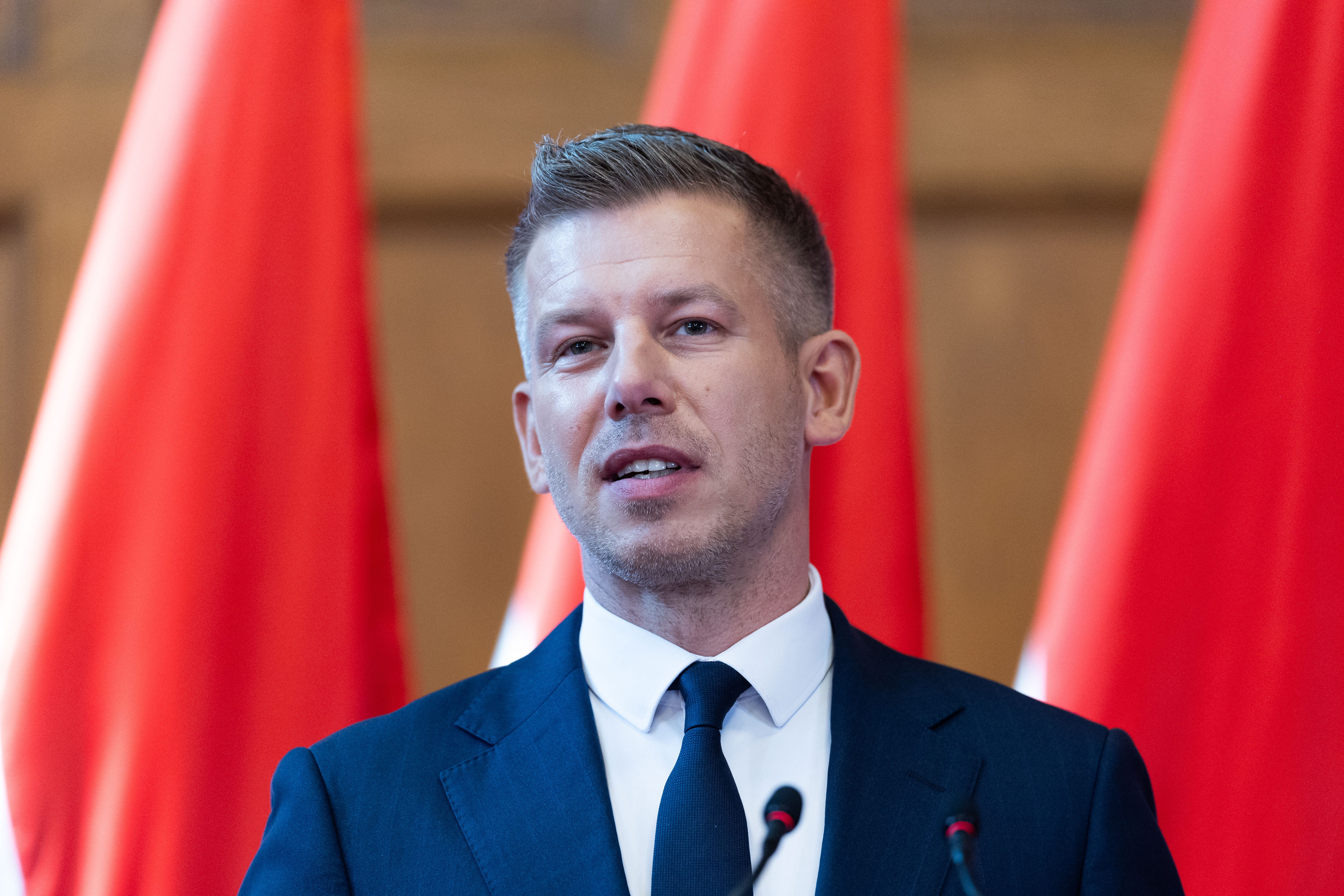 Magyar Péter a barátnőjével együtt érkezett a Hungaroringre, így lopta el majdnem a show-t - videó