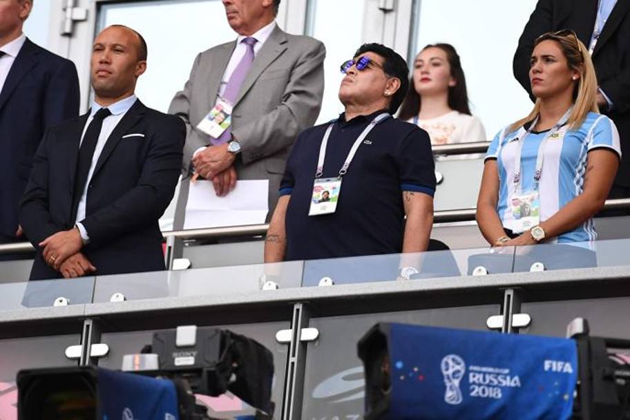 Reacțiile lui Diego Maradona din timpul meciului Franța - Argentina 4-3. La final, a pus tunurile pe selecționer / GALERIE FOTO