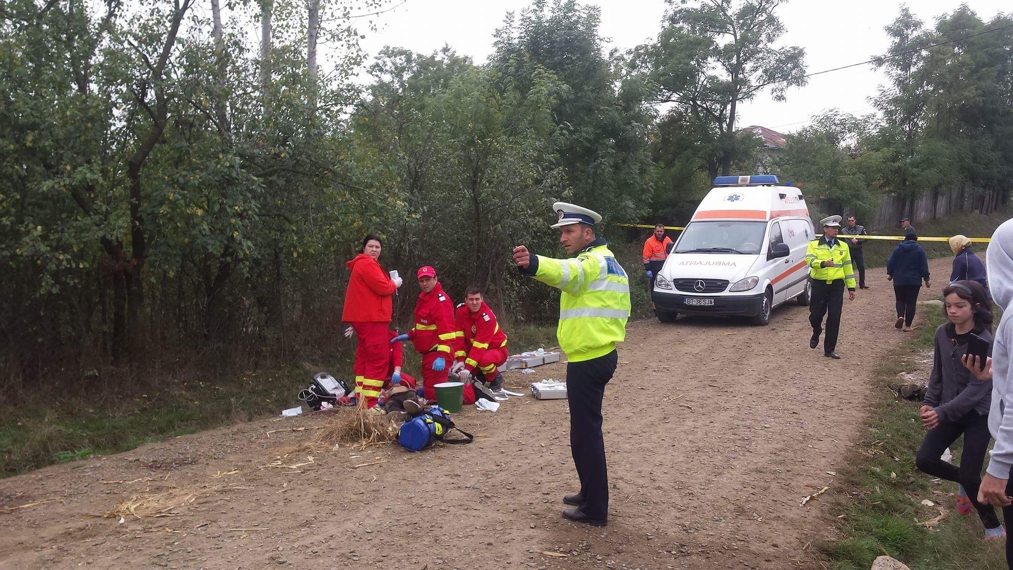 Accident tragic! Căruța în care se aflau doi copii s-a răsturnat GALERIE FOTO