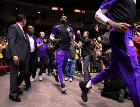 LeBron James a marcat 9 puncte, la debutul pentru Los Angeles Lakers
