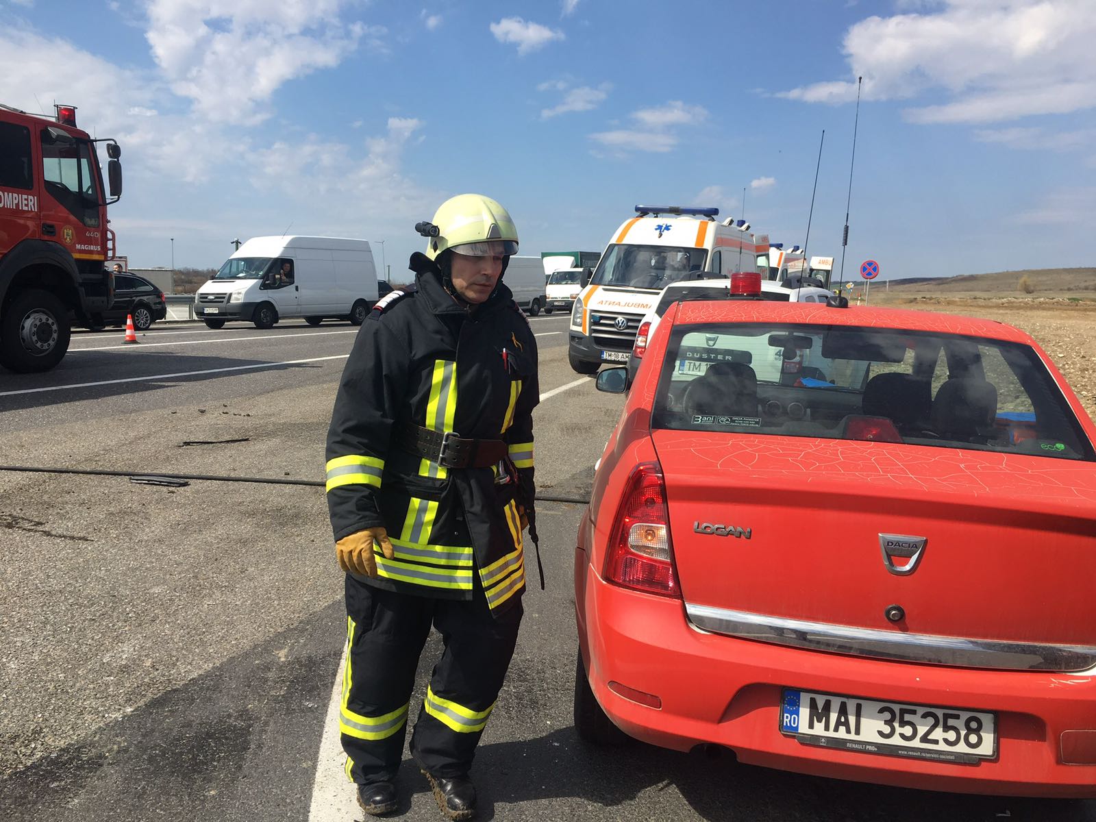 Accident pe centura orașului Lugoj. Cinci oameni au ajuns la spital din cauza unei manevre imprudente
