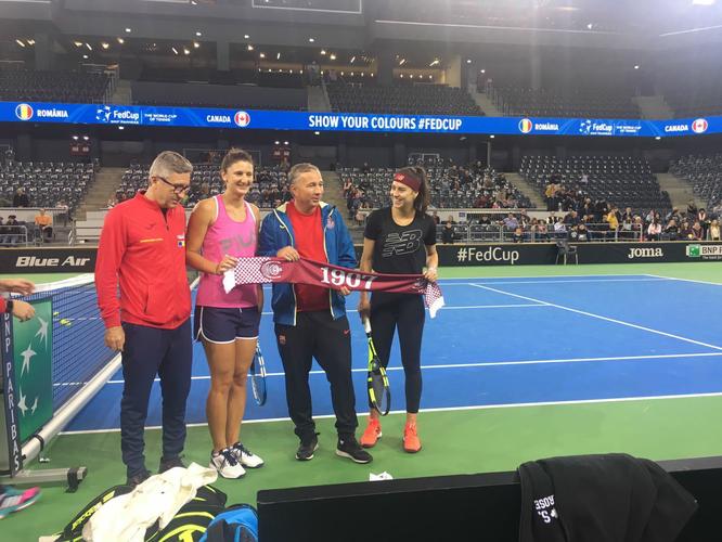 Dan Petrescu le-a încurajat pe componentele echipei României de Fed Cup | GALERIE FOTO