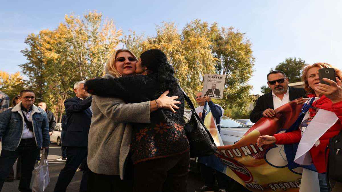 Diana Șoșoacă n-a fost lăsată să intre în Parchetul General, ca să depună plângere împotriva judecătorilor CCR