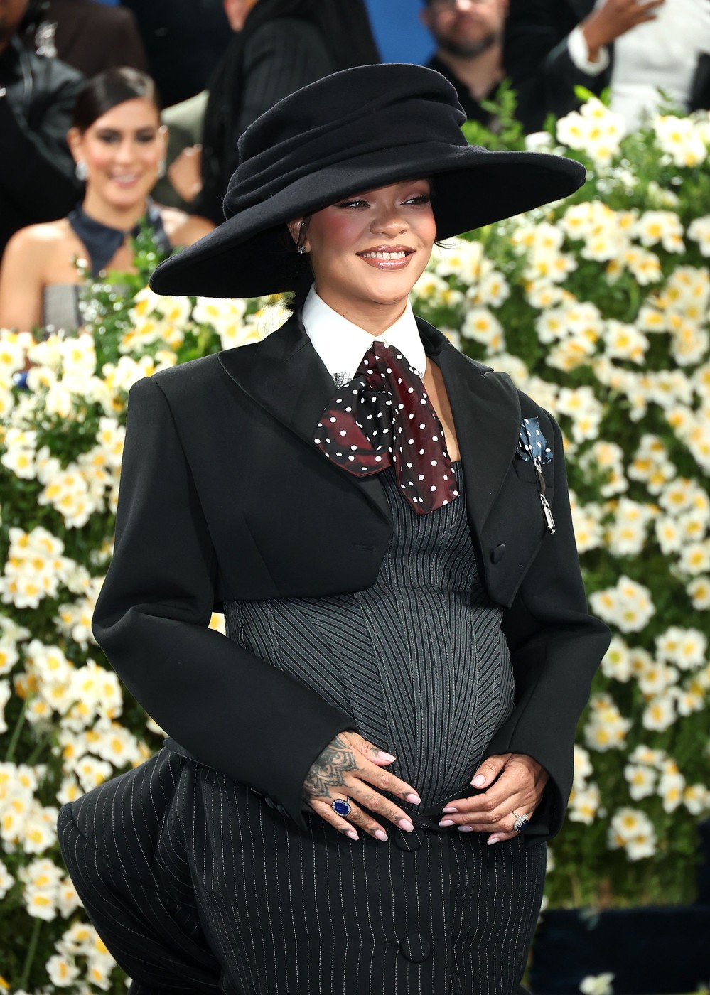 Rihanna e însărcinată cu al treilea copil cu A$AP Rocky. Cum a apărut îmbrăcată la Met Gala 2025, unde tema a fost dedicată modei masculine