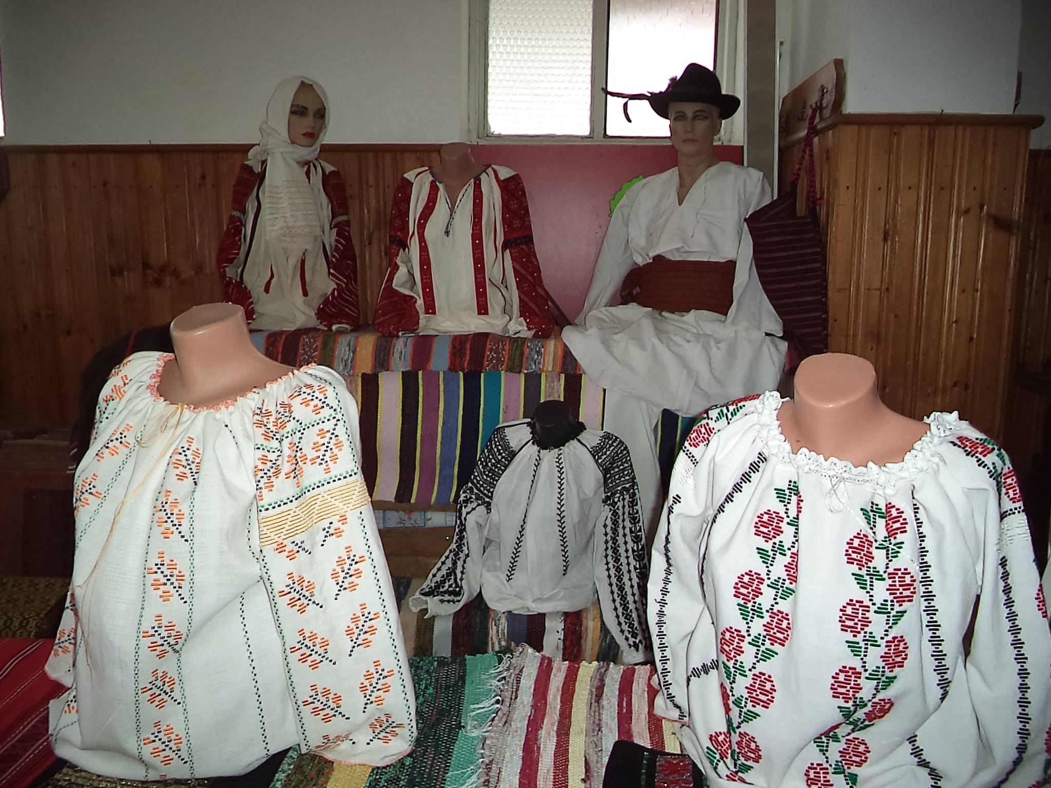 Tradiția iei românești renaște spectaculos și bănos: „Lumea a reînceput să iubească cămășile vechi”