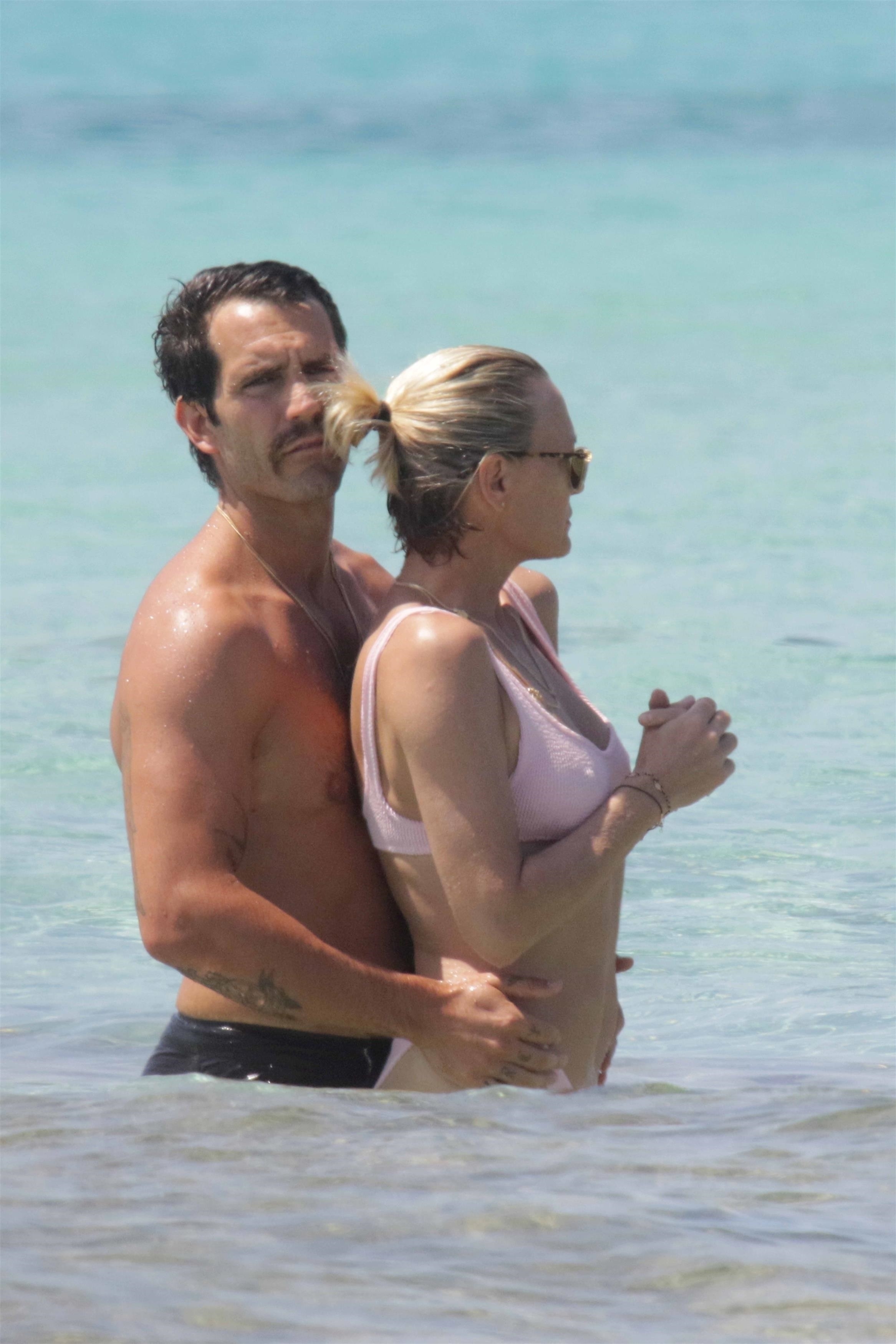 FOTO | Robin Wright, vedeta din House of Cards, în costum de baie. Actrița încă face furori, la 52 de ani