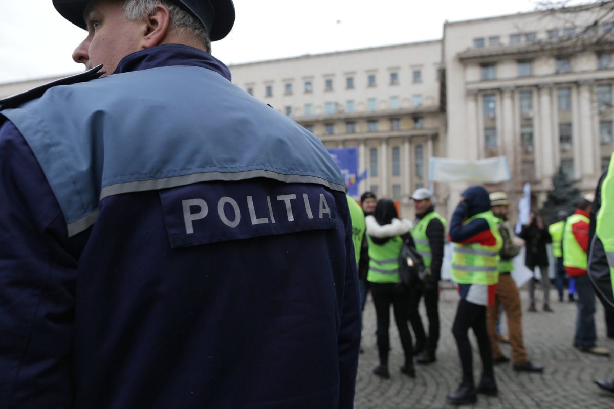 GALERIE FOTO/ Sindicaliștii din poliție și penitenciare protestează în stradă chiar în toiul reuniunii miniștrilor europeni de la București. Care sunt revendicările