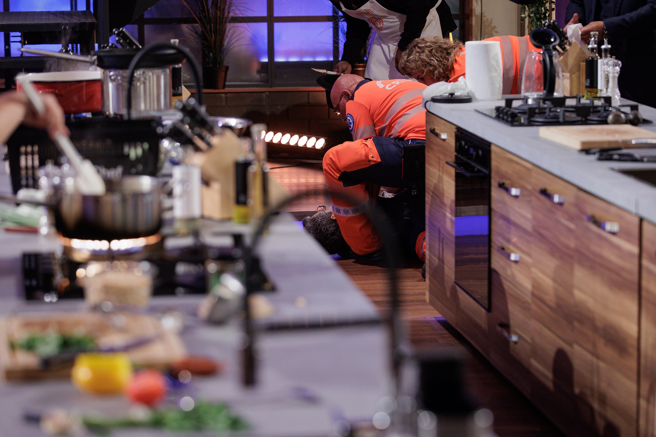 Incident neașteptat la MasterChef 2024. Un concurent leșină după ce își taie un deget: „L-am văzut cu mâna plină de sânge”