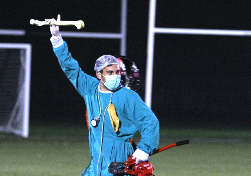 FOTO / Meci de groază la ”Arcul de Triumf”! Arlechinii şi Rebelii au jucat rugby-fotbal american