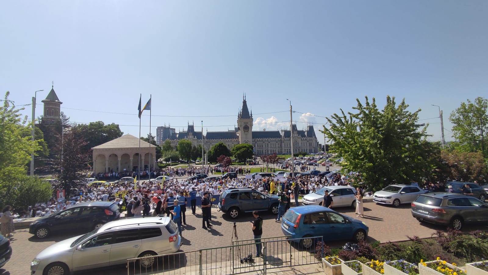 Greva din Educație continuă joi. După negocieri, Guvernul anunță că „nu vor fi creșteri salariale”, dar le oferă profesorilor carduri valorice. Sindicaliști: „Primele reacții sunt de respingere”