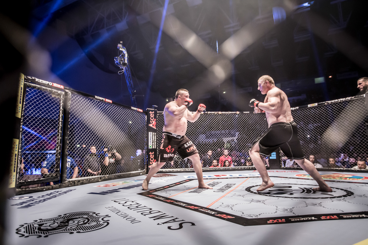 Gigantul Tolea Ciumac se bate cu un polonez care a fost în Bellator / GALERIE FOTO