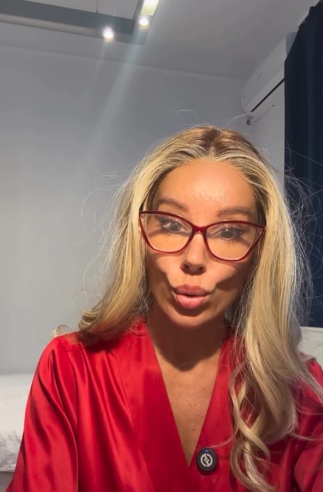 Băiețelul Alinei Laufer, imobilizat la pat timp de 30 de zile. „Accident. Davina a sărit prima și l-a tras și pe el”