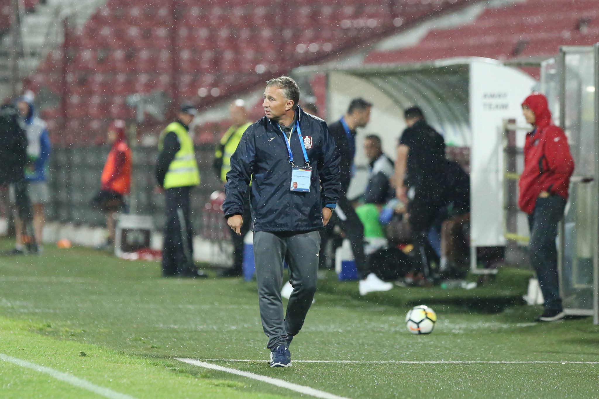 CFR Cluj - FC Voluntari 2-0. Dan Petrescu continuă războiul cu Mihai Stoica: ”Noi nu dăm pe Facebook! Să-și vadă de echipa lor”