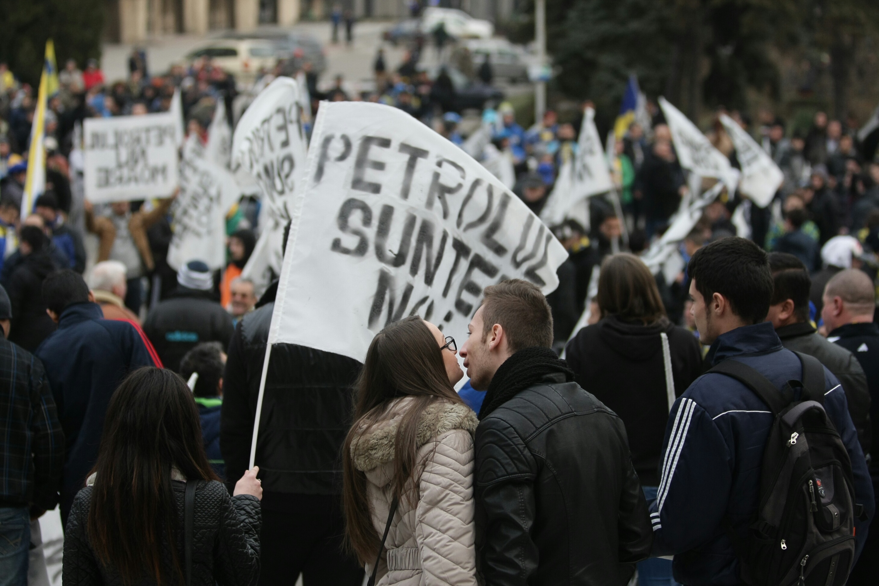 Miting al suporterilor Petrolului împotriva patronului / GALERIE FOTO