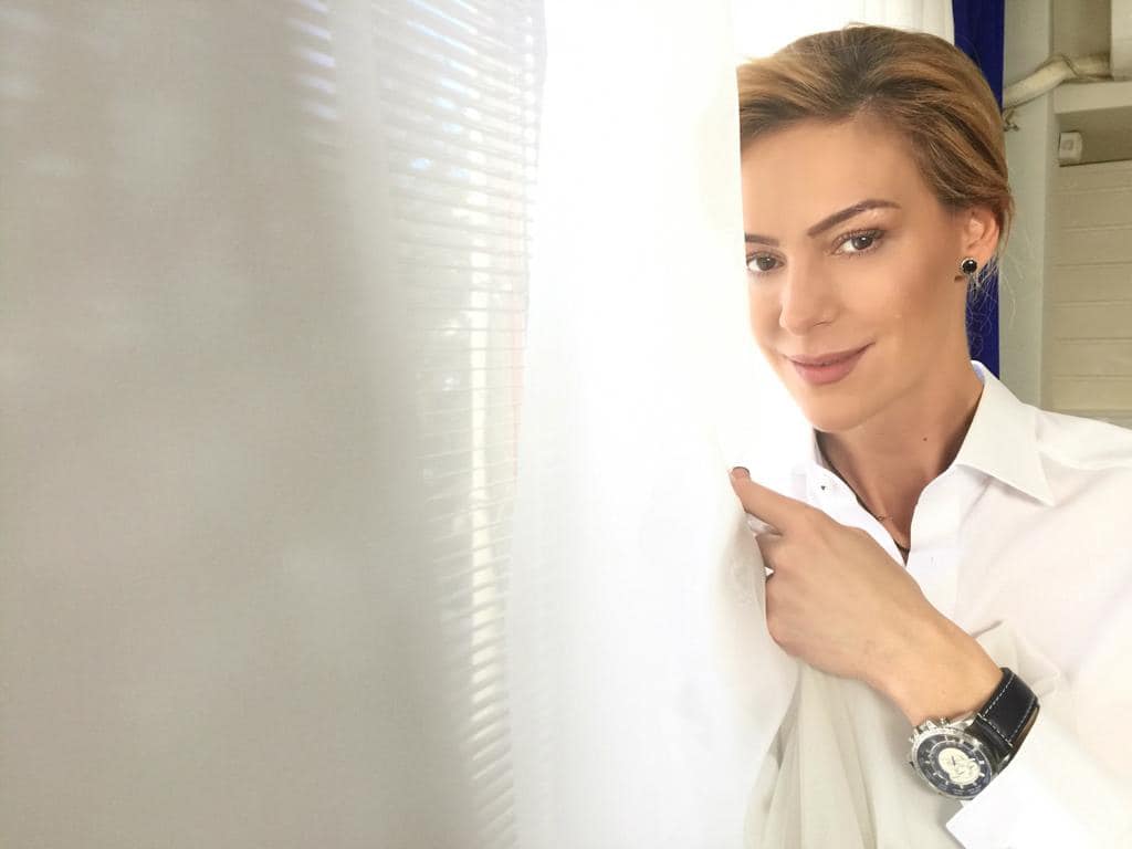 Roxana Ciuhulescu a apelat la ajutorul medicului estetician. Cum arată la 44 de ani. „Nici cele mai avangardiste creme nu mai au efect”