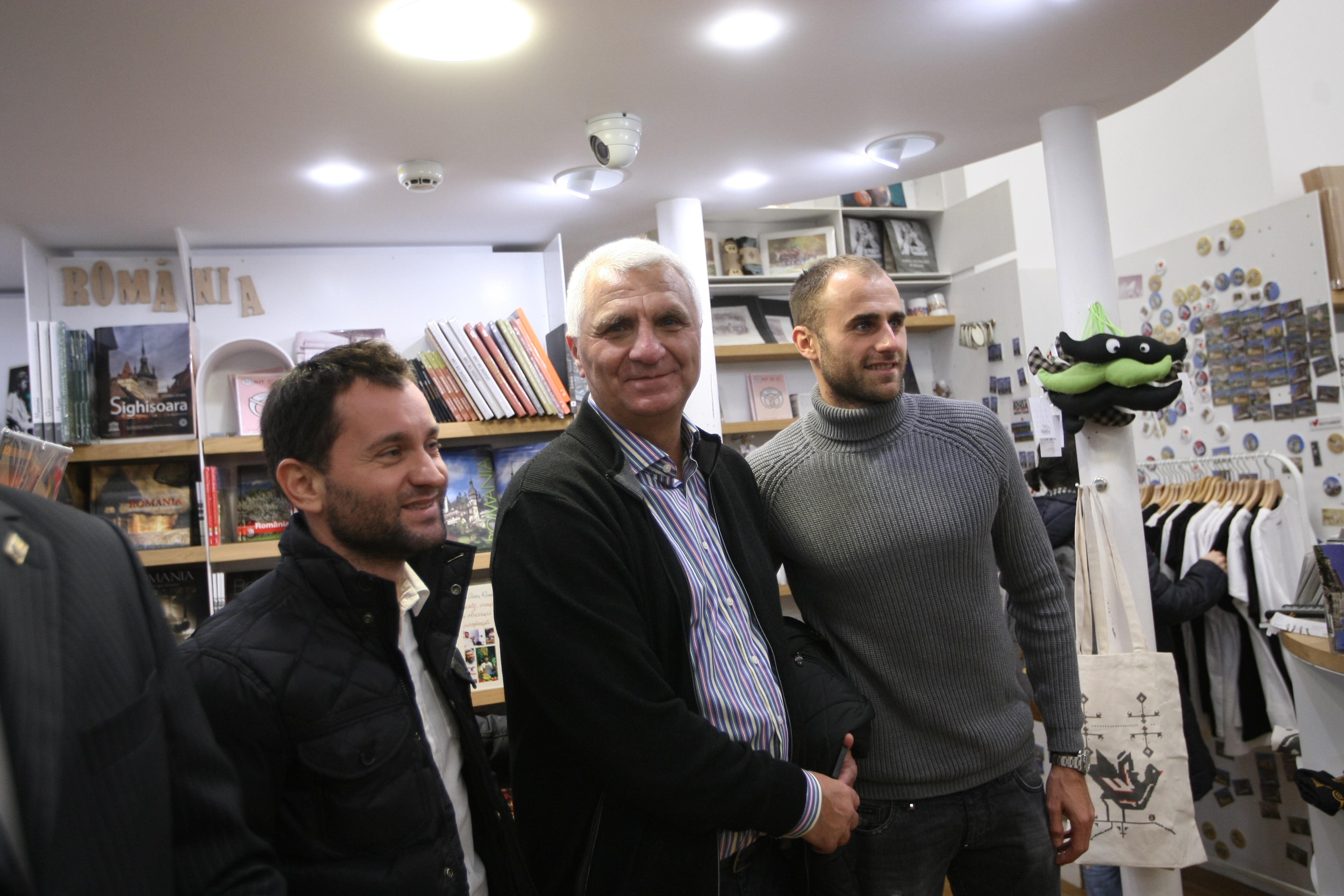 Horia Tecău și-a lansat luni cartea ”Viața în ritm de tenis”. Ce oraș vrea să viziteze în premieră, ce obiective are pentru 2017, când a vrut să renunțe de la sport / FOTO