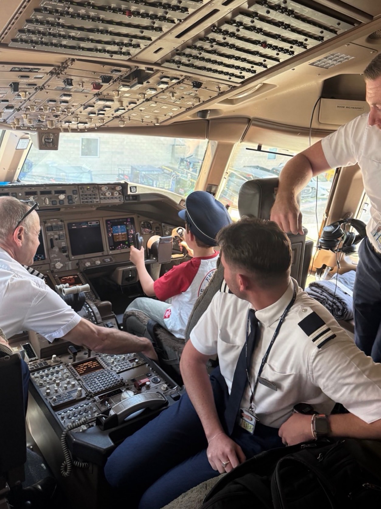 Imagini cu Meghan Markle și Prințul Harry din vacanța petrecută în Europa. Archie și Lilibet au vizitat pentru prima dată locul unde este înmormântată Prințesa Diana