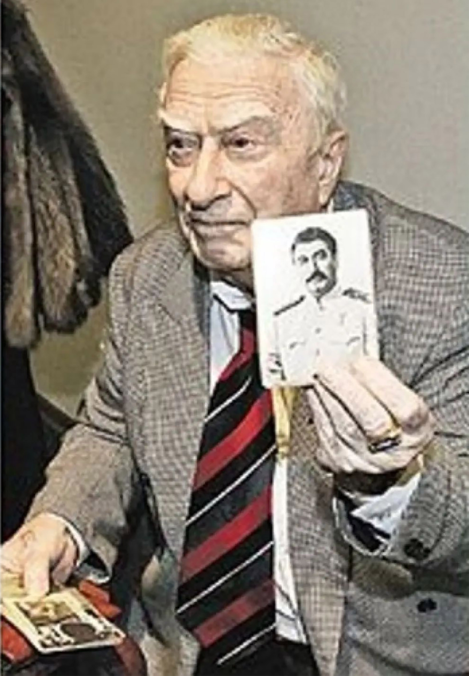 Sosia lui Stalin a murit la 102 ani: „A fost o onoare, eram mândru că semăn cu liderul. Am avut totul, cu excepția urechilor prea mici”