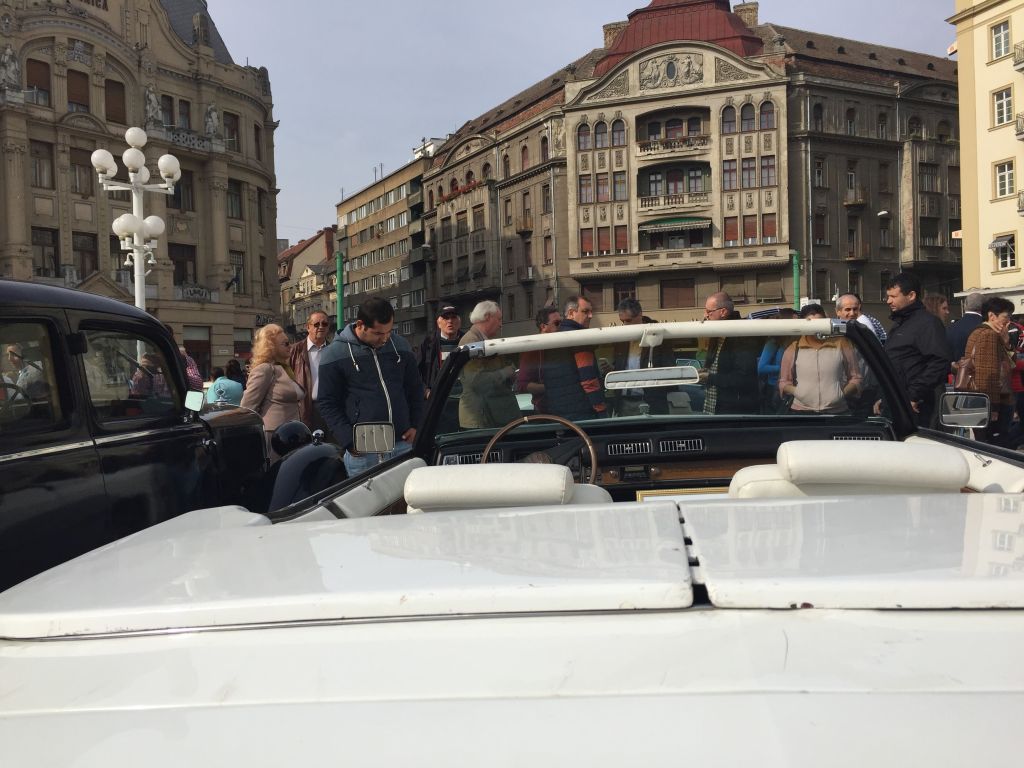 Mașina folosită de Robert Redford în filmul Havana, la Timișoara. E o replică, dar bijuteria a făcut furori printre iubitorii de mașini de epocă