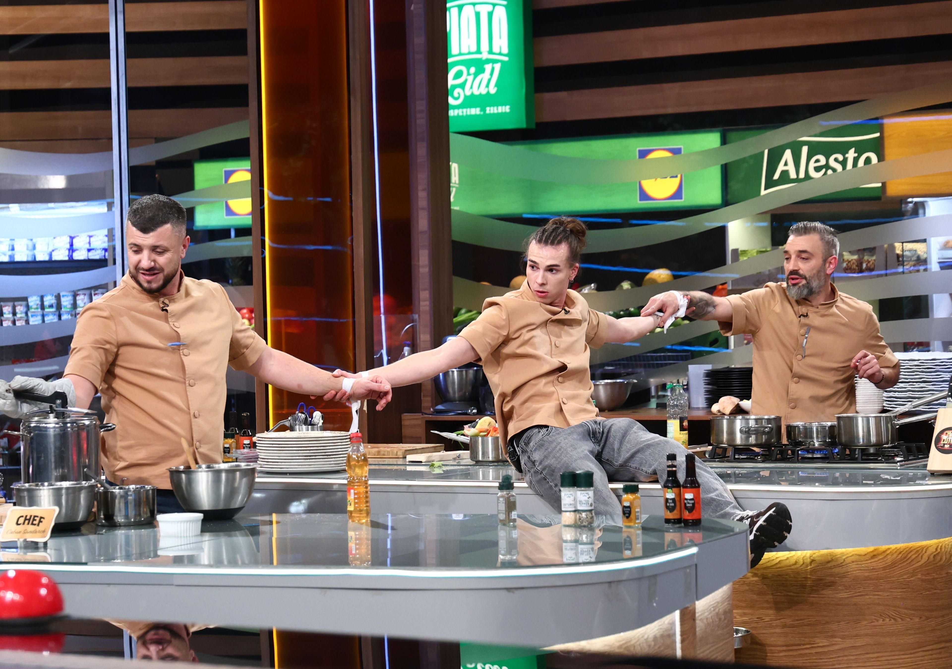 „Chefi la cuțite”, 18 mai 2026. Întrecere dificilă înainte de semifinală. Tensiunile cresc la Antena 1
