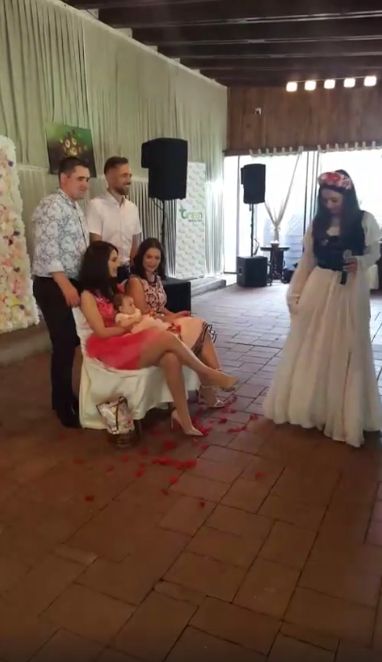 Deea și Dinu Maxer, nași de botez pentru prima oară. Au creștinat-o pe fetița fratelui lui Dinu | FOTO