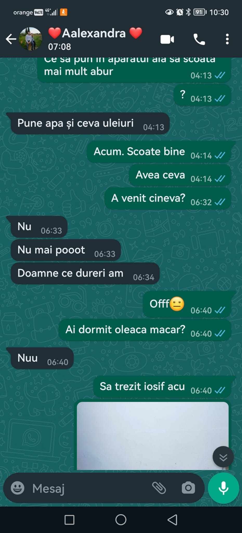 „Nu am aer”. Cum arată mesajele trimise de femeia moartă în maternitatea din Botoșani. Publicate de fratele ei, au devenit simbolul campaniei pentru demiteri