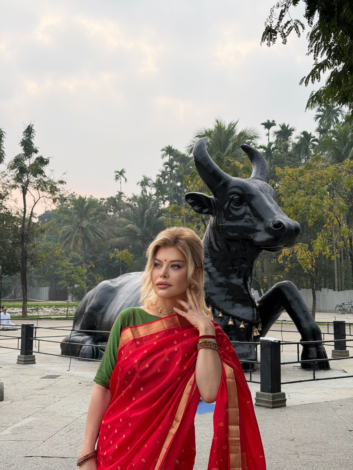 Cum au fost surprinse Iulia Vântur și Loredana Groza în India. Fanii au reacționat: „Și Salman Khan unde e?”