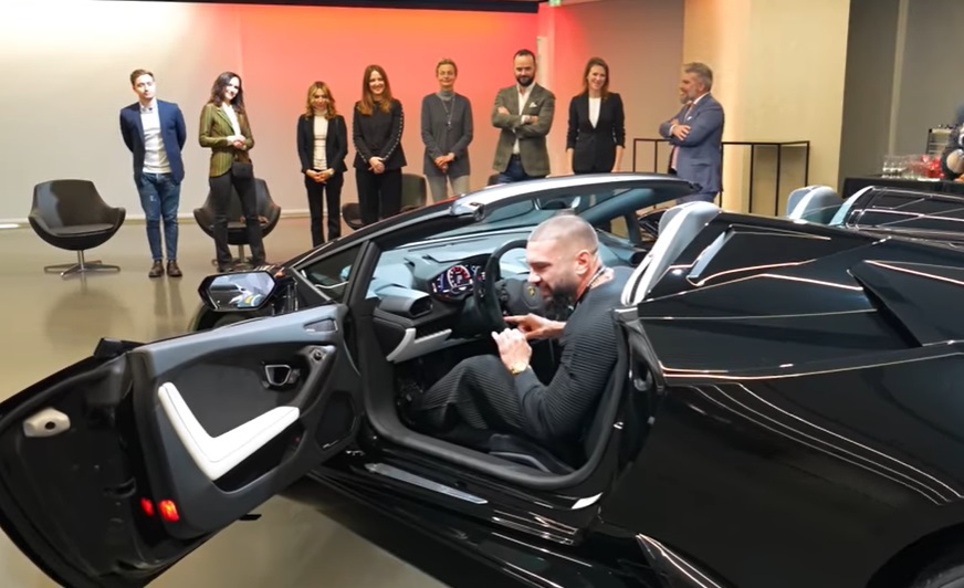 Imagini cu mașina de 300.000 de euro a lui Dorian Popa. A mers la fabrica Lamborghini, în Italia: „Mi-au dat și lacrimile”