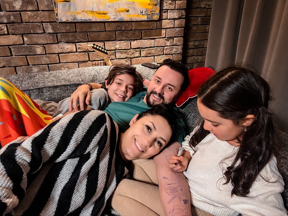 Casa de 1 milion de euro în care locuiesc Andra și Cătălin Măruță e dotată și cu un studio de muzică: „Eva și David pot să-și exerseze pasiunile”