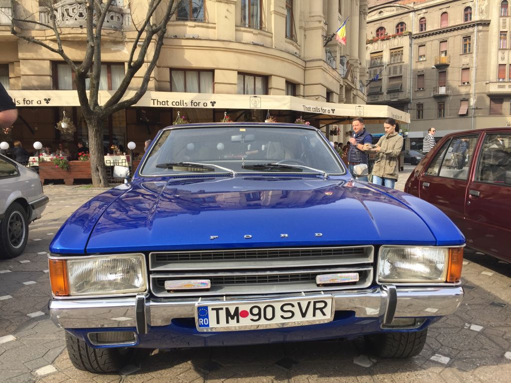 Mașina folosită de Robert Redford în filmul Havana, la Timișoara. E o replică, dar bijuteria a făcut furori printre iubitorii de mașini de epocă
