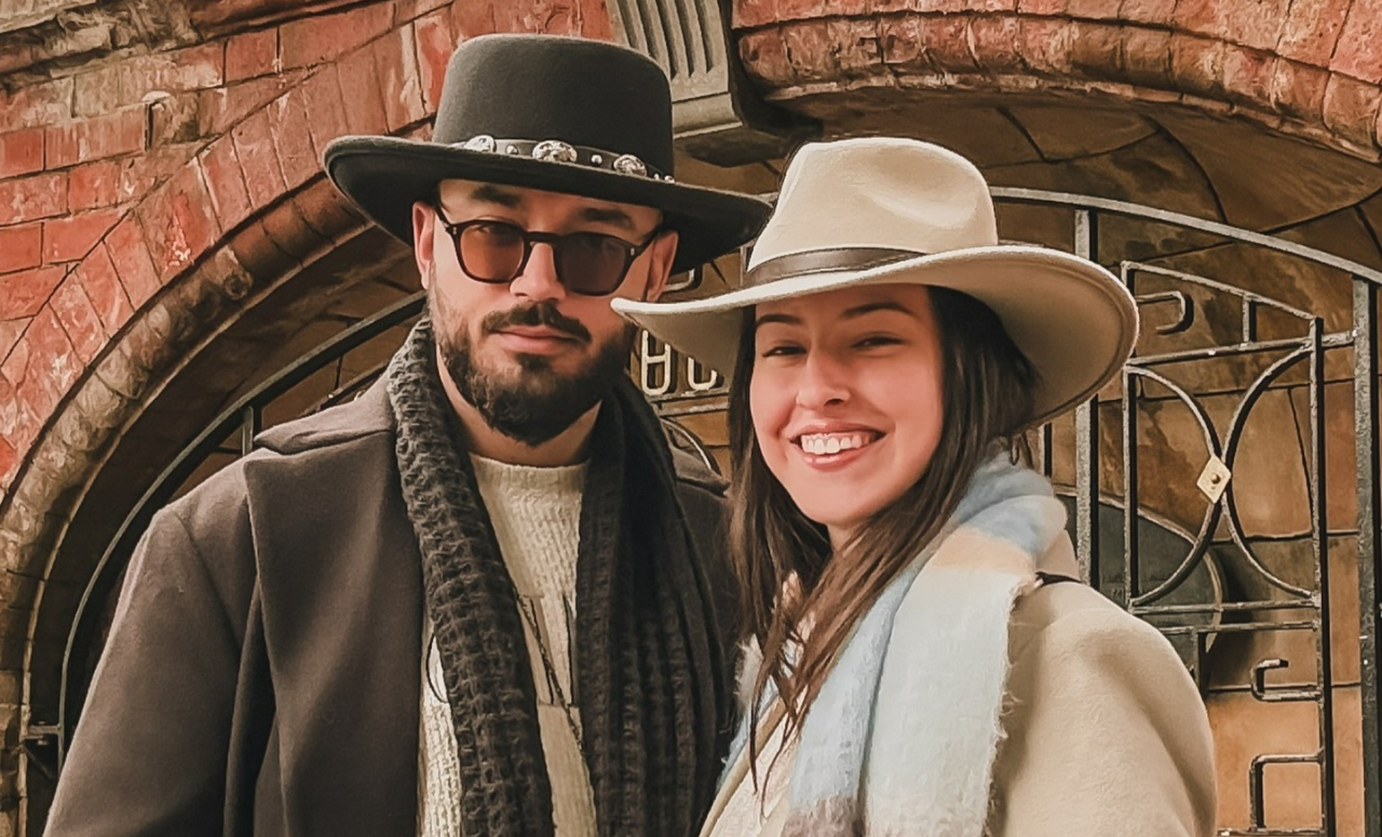 Cum a fost surprins Victor Dorobanțu pe străzile din Londra. Ce face în Marea Britanie actorul din Wednesday: E prezentă și Lady Gaga