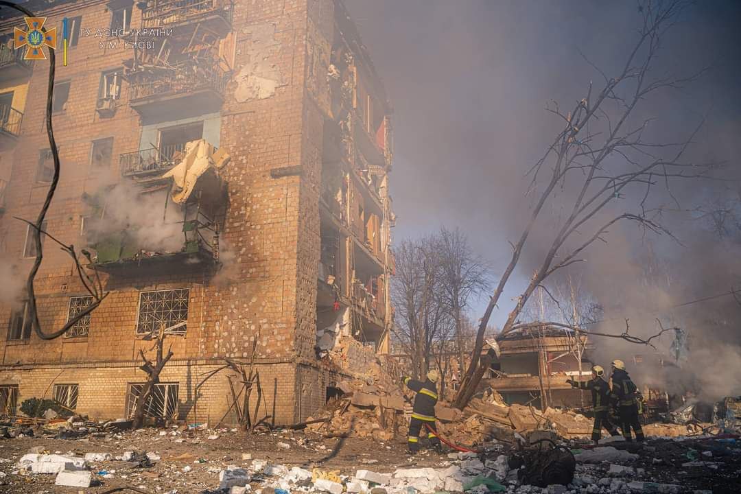 Război în Ucraina, ziua 23 | Forțele ruse au ajuns în centrul Mariupolului. Primul bilanț al atacului asupra teatrului din oraș. Moscova anunță progrese în negocieri, Kievul își menține poziția