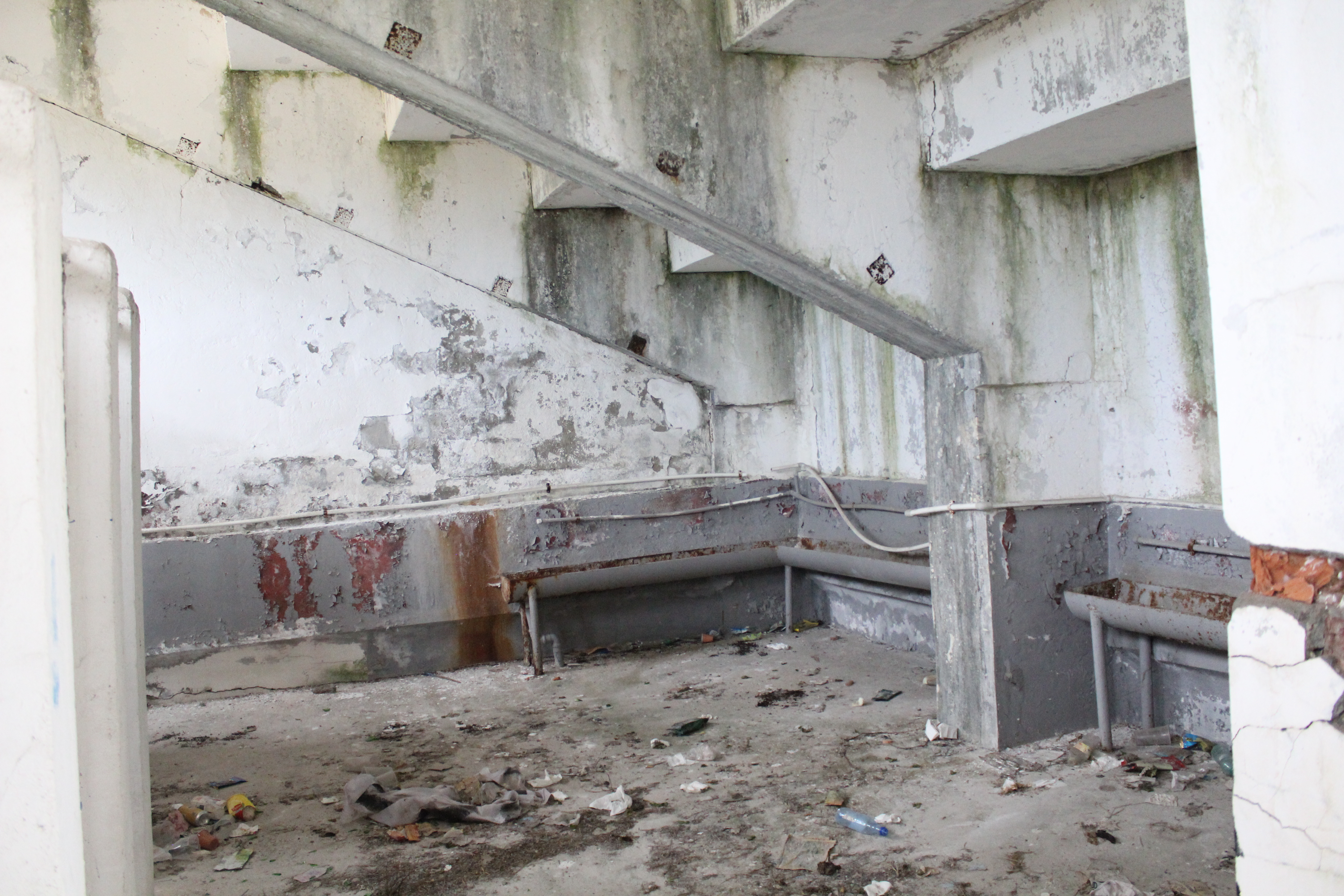 Supercupa de pe 8 iulie, pe un stadion ca după bombardament / FOTO