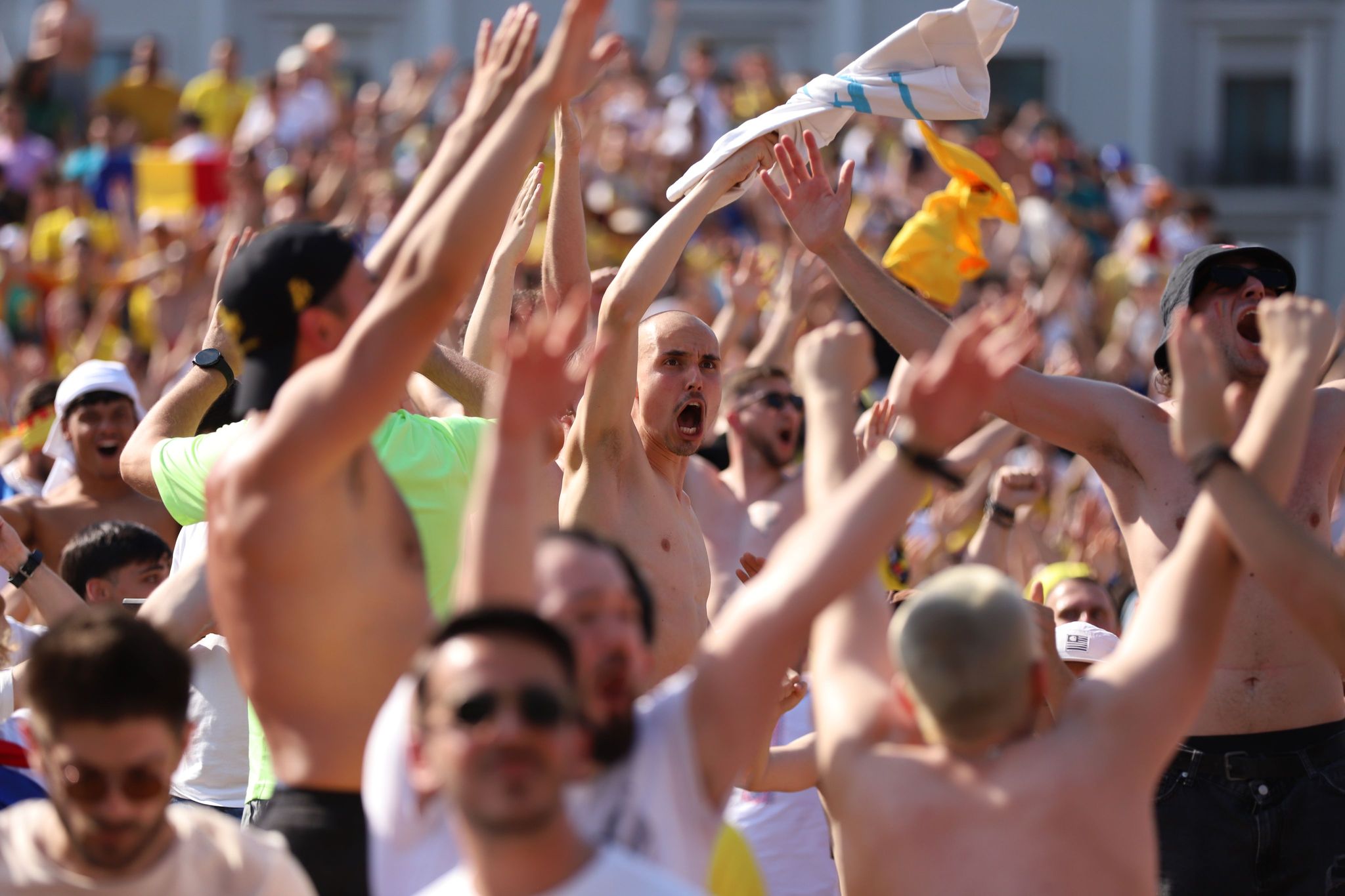 Bucurie de nedescris pe străzile din București, după victoria României în meciul cu Ucraina de la EURO 2024