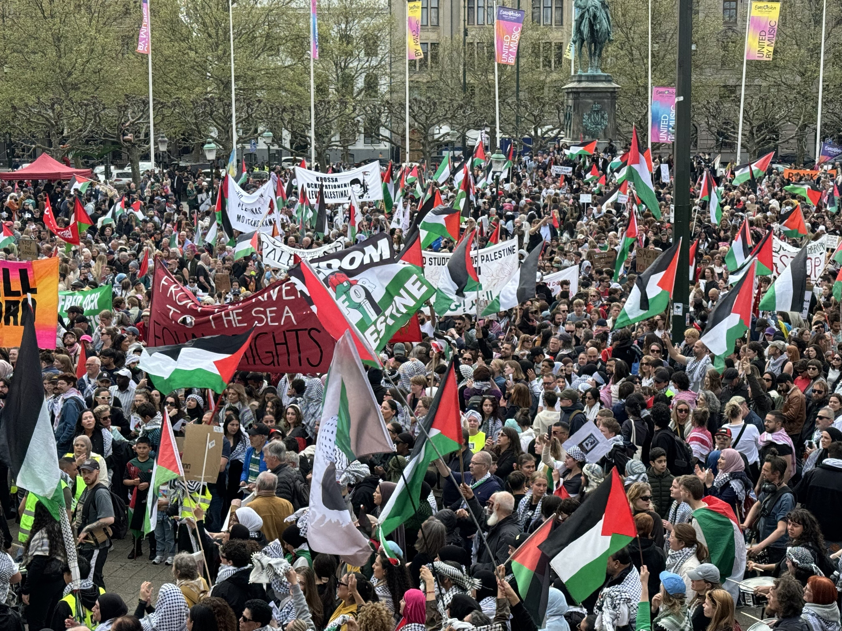 Israelul s-a calificat în finala Eurovision, în ciuda protestelor cu mii de oameni de la Malmo