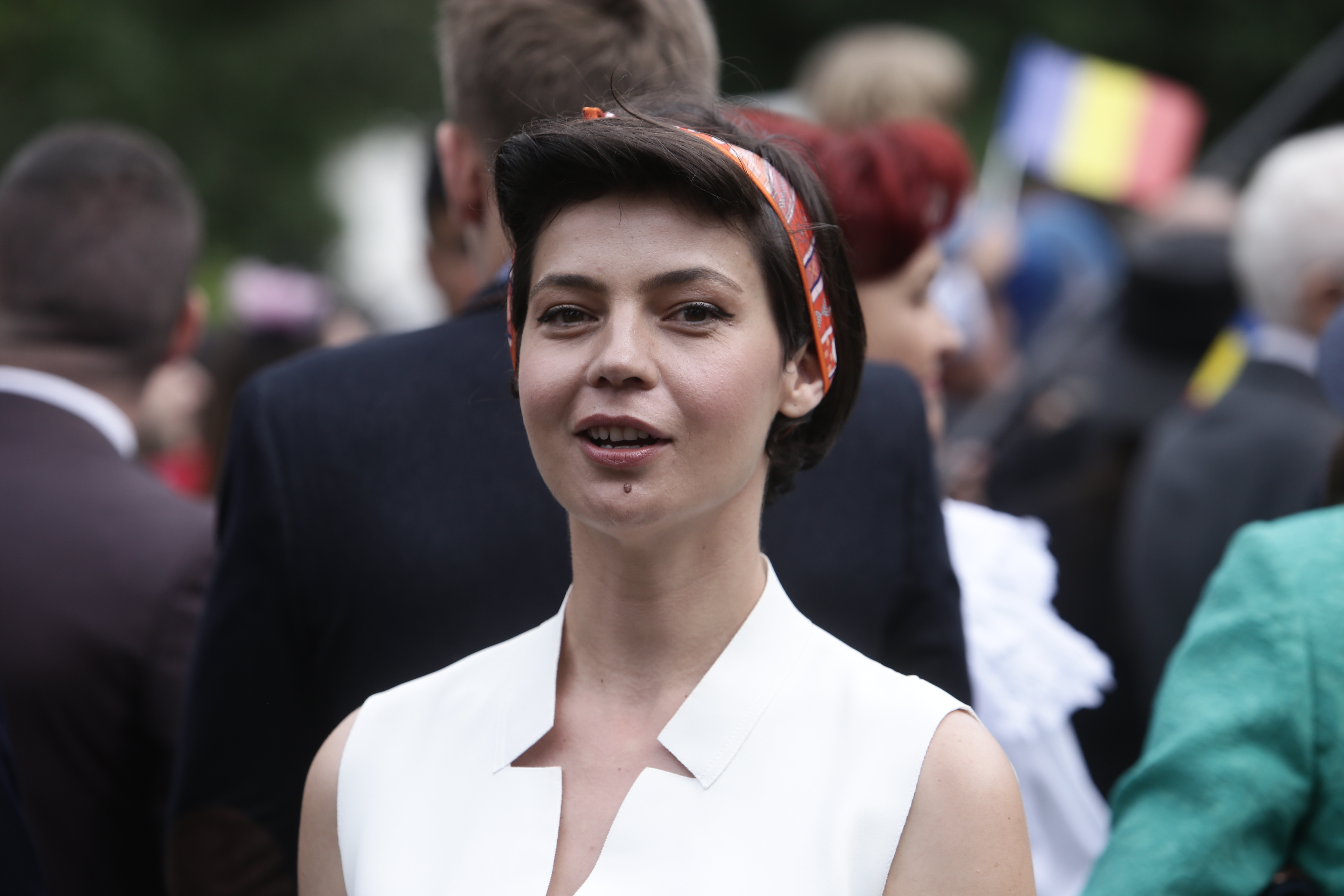 FOTO&VIDEO/ Sute de invitați la „Garden Party”, eveniment găzduit de Palatul Elisabeta, de Ziua Regalității